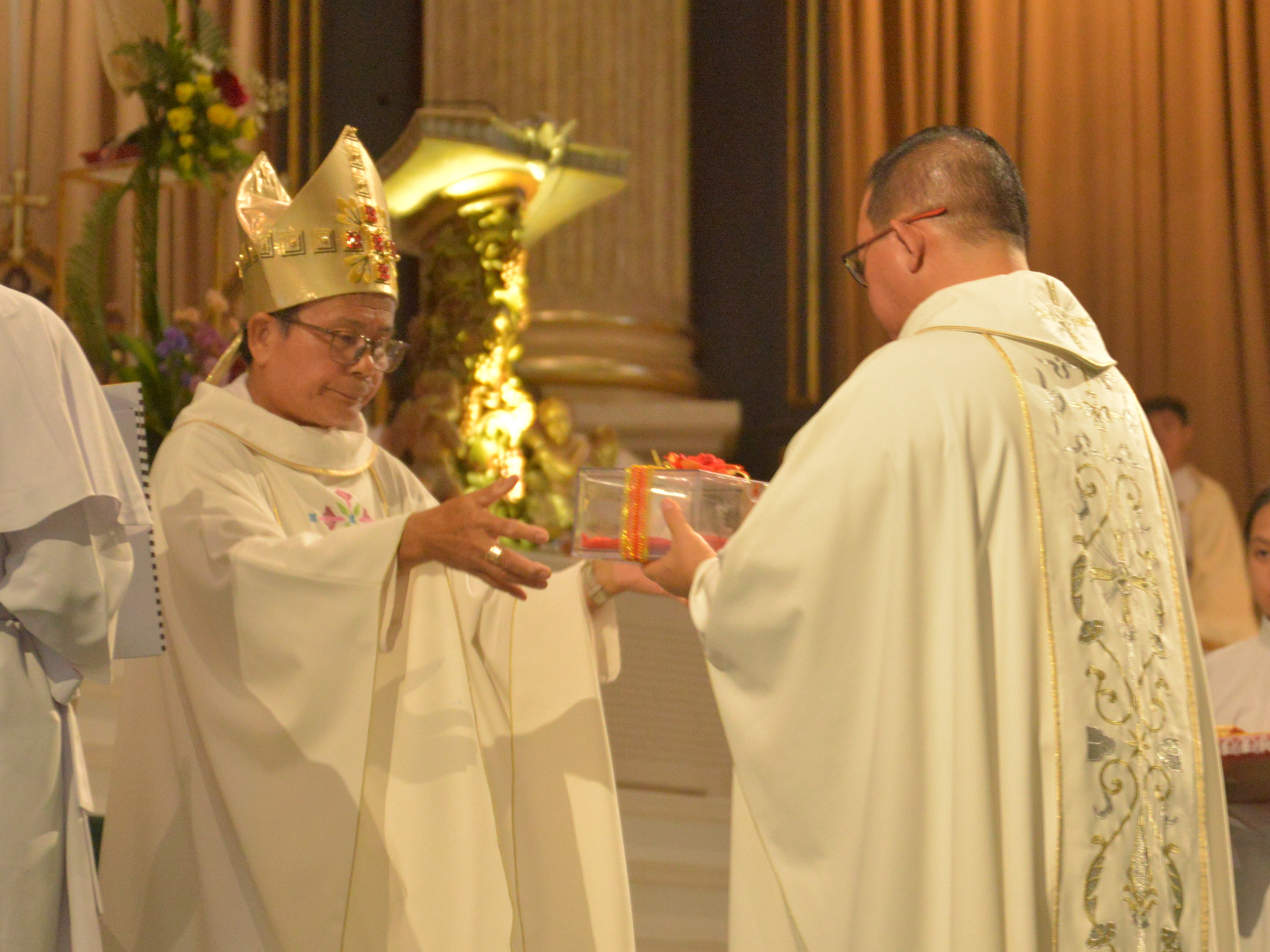 RP. Fransiskus Yosnianto, OFMCap Resmi Dilantik sebagai Pastor Kepala Paroki Katedral Santo Yosef Pontianak